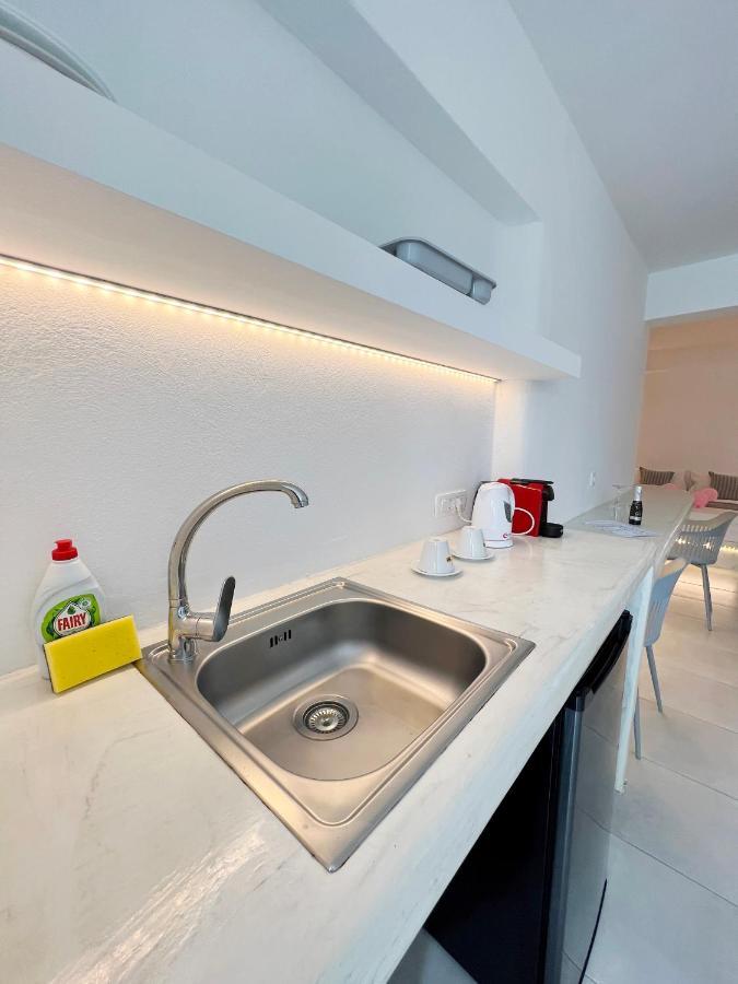 White Lily Suites & Lofts - Adults Only 16 Plus Perivolos  Buitenkant foto
